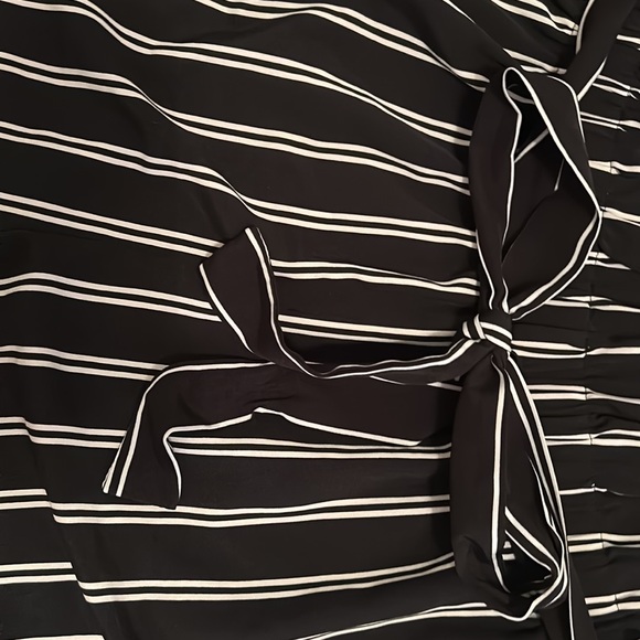 Black and white striped shorts - Picture 2 of 6